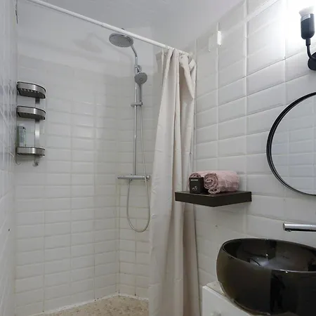 Apartment Charming T2 In The Heart Of The Old Port Marseille