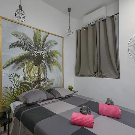 Apartment Charming T2 In The Heart Of The Old Port Marseille